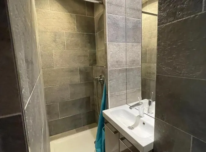 Marais 75004 Seine River