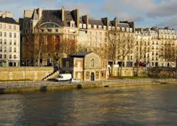 Marais 75004 Seine River * パリ