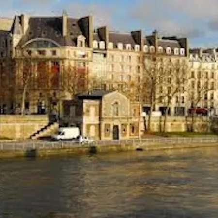 Marais 75004 Seine River * Paříž